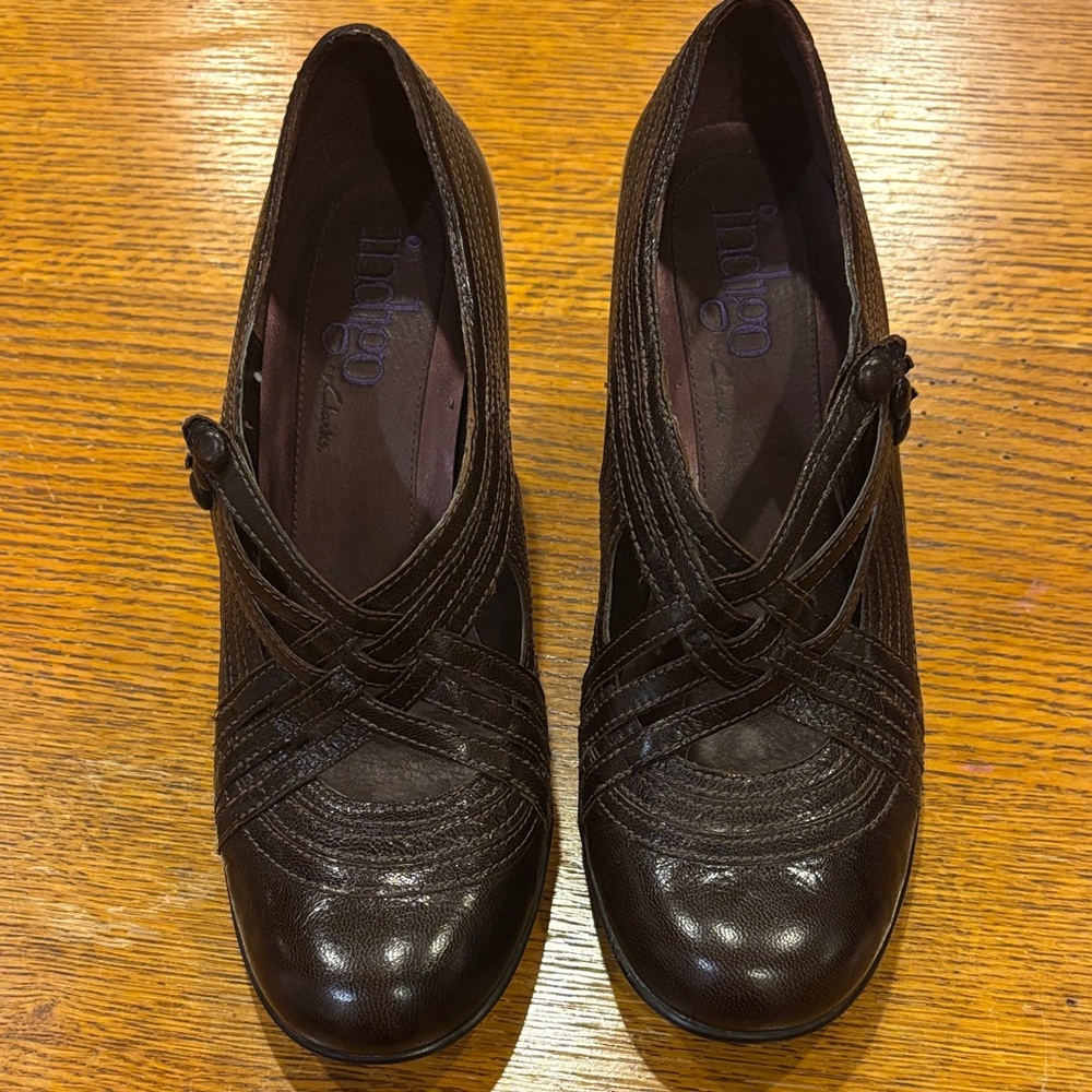 Clarks Women's Dark Brown Heels - Picture 2 of 15